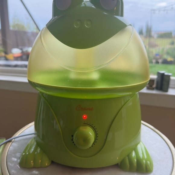 Crane Green Frog 2.1 Gallon Cool Mist Humidifier for Kids - Picture 7 of 9